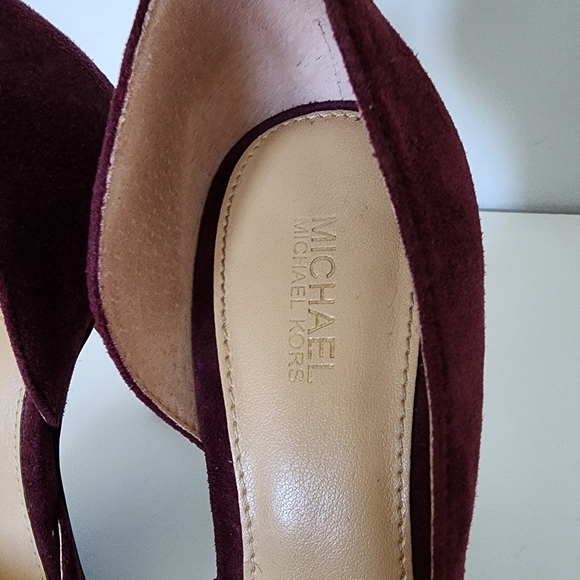 MICHAEL KORS Women's Burgundy Suede Point Toe Pumps, size 5 - Picture 2 of 7